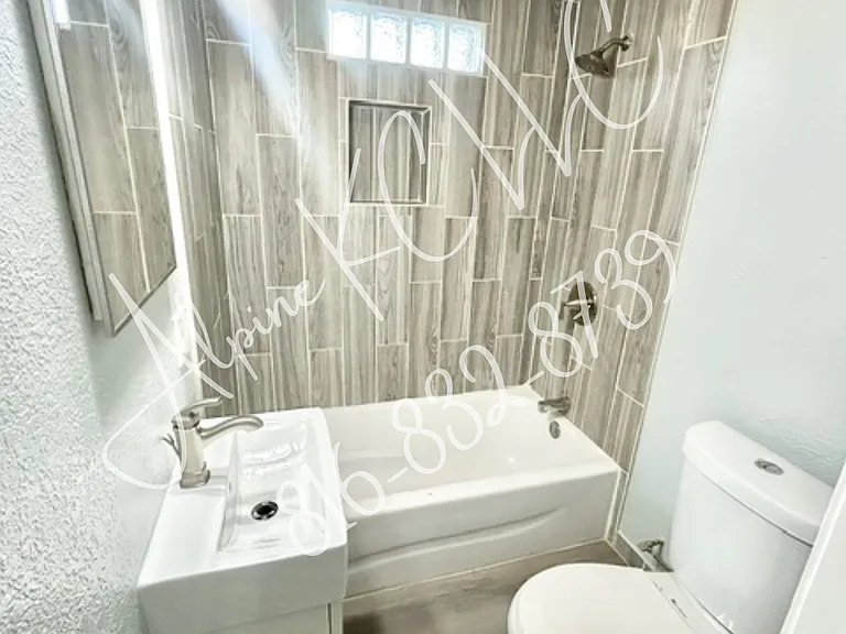2501 Van Brunt Blvd #5 — Photo 8
