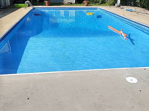 4th image of 13 Butternut Ave