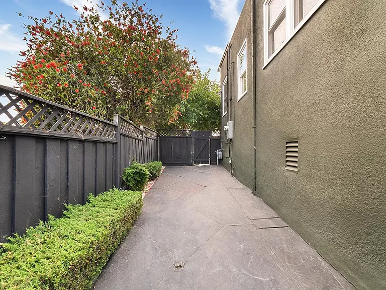 4736 Meldon Ave — Photo 16