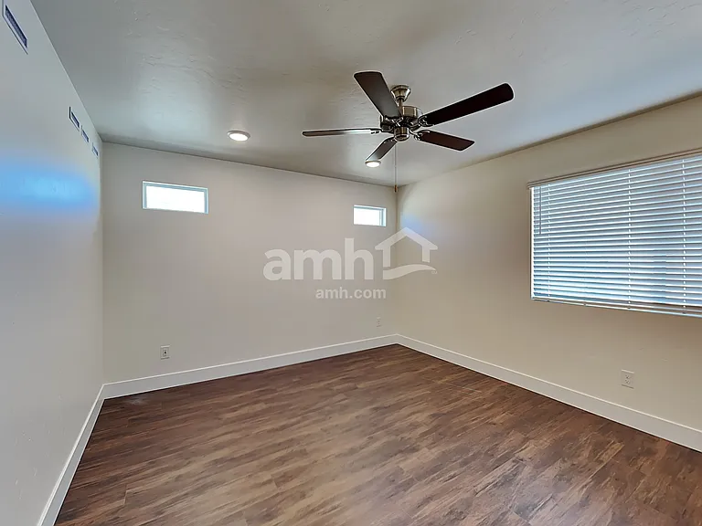 1017 S Moorside Ave — Photo 9