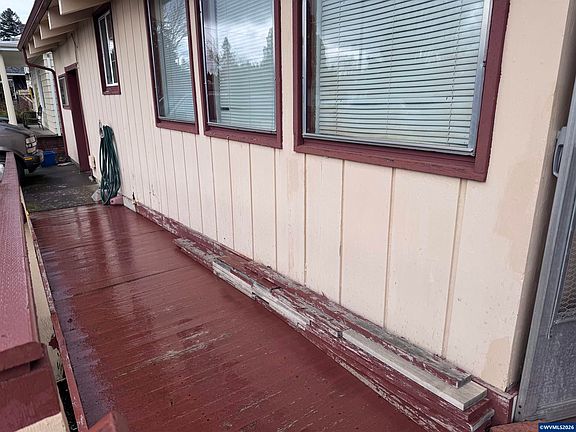 5th image of 1325 8th Ave SW