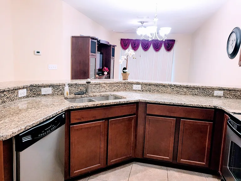 4057 Shade Tree Ln — Photo 7