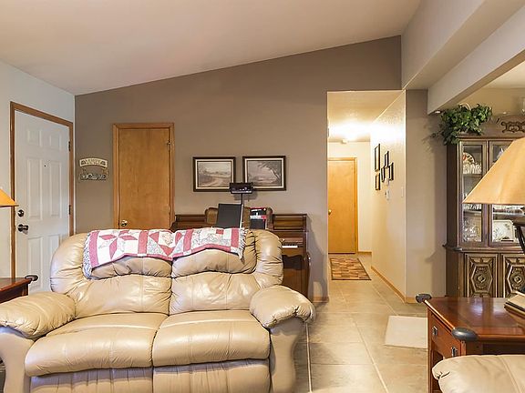 3rd image of 590 Calle Del Valle