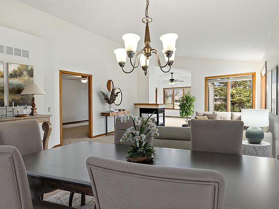 5th image of 938 Stratford Ln W