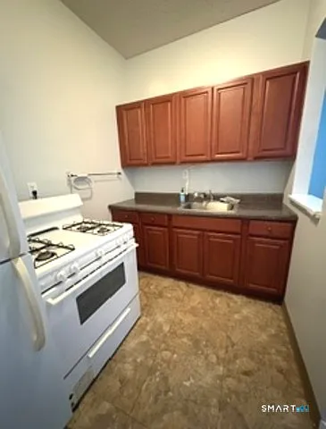 2 bed, 1.0 bath, 700 sqft, $1,500 — Photo 2