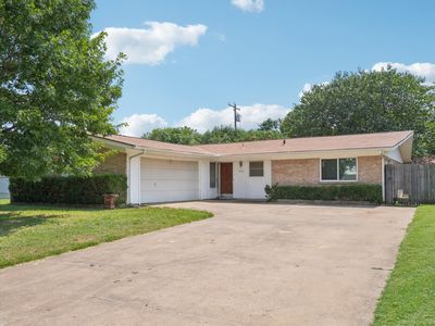 212 Hedgerow Ln, Lewisville, TX, 75057