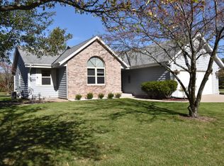N68W14878 Prudence Dr, Menomonee Falls, WI