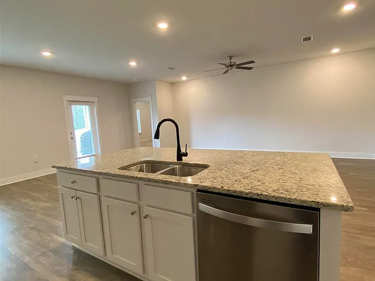 5870 Danbury Blvd — Photo 15