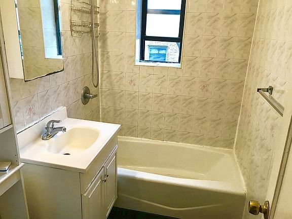 4th image of 14454 Sanford Ave APT 51
