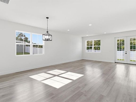 3rd image of 3932 SW 133rd Loop