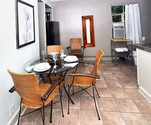 EAT IN DINING AREA