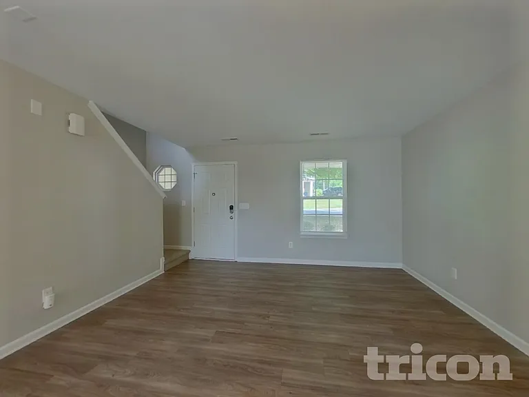503 Ethel Ct — Photo 2