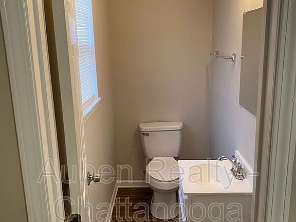 4th image of 1715 Newell Ave