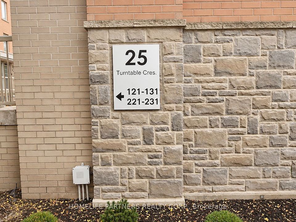 1st image of 25 Turntable Cres #123