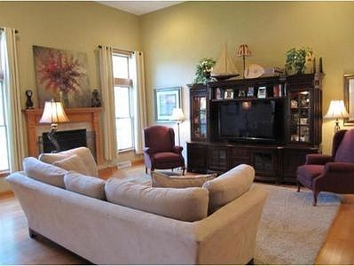 5th image of 24 Overbrook Dr