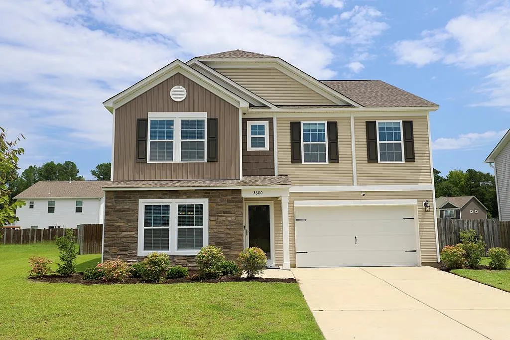 4 bed, 2.5 bath, 2596 sqft, $2,400 — Photo 1