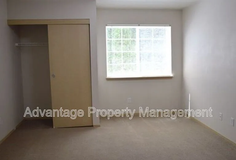 739 Jackson St W #4 — Photo 7