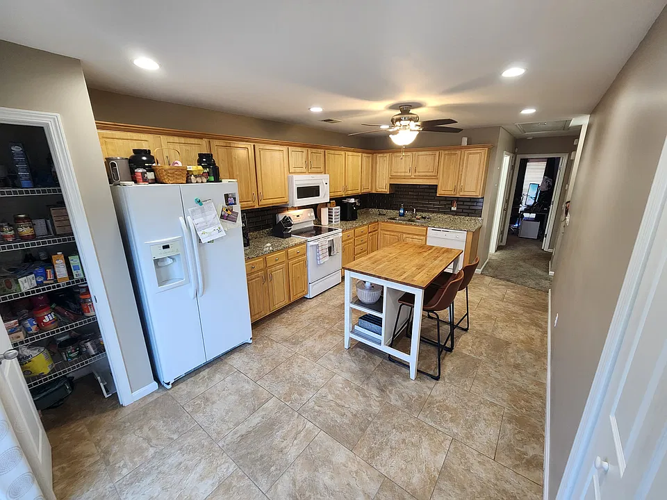 Kitchen & Pantry