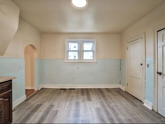 4th image of 196 Eaton St #5
