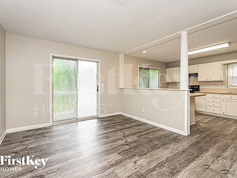 137 Carrisbrooke Ln — Photo 6