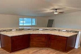 4th image of 1055 Park Ave E