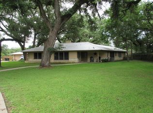 211 Oak Cluster Dr, Columbus, TX 78934