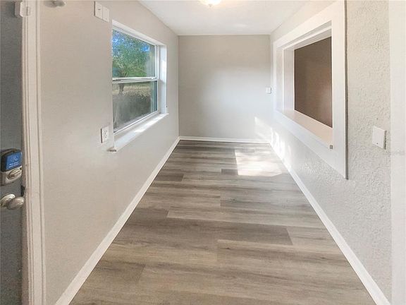 3rd image of 1021 Glendale St