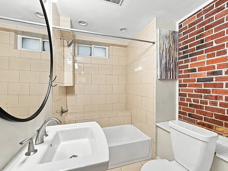 2630 N York St — Photo 20