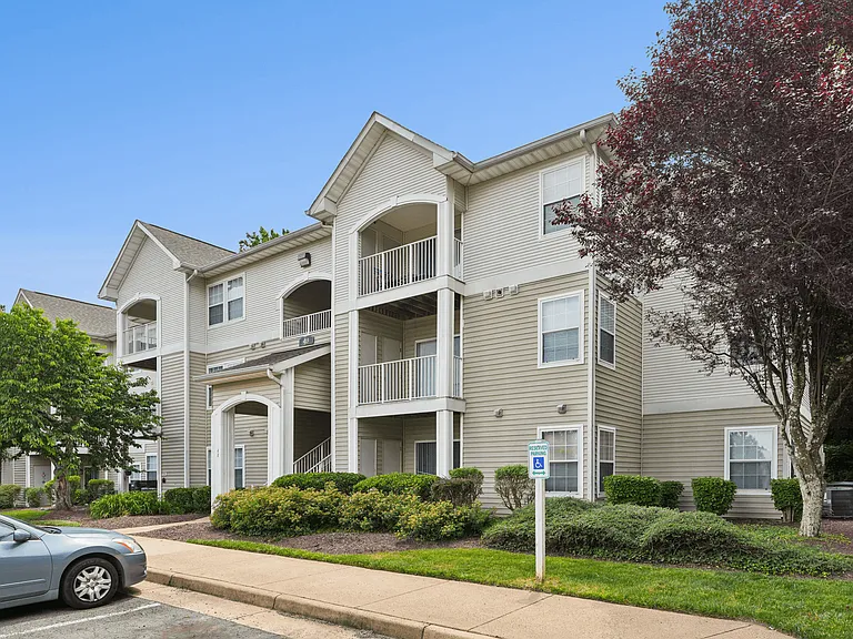 Highland Commons Apartments — Photo 14