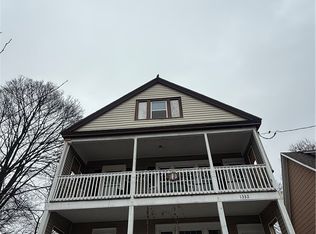 1332 Oak St #1, Syracuse, NY 13203