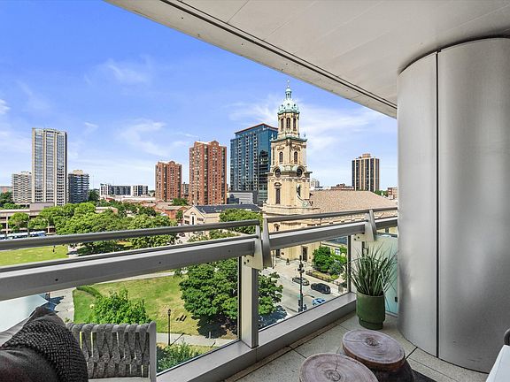 3rd image of 545 W Wells St #802