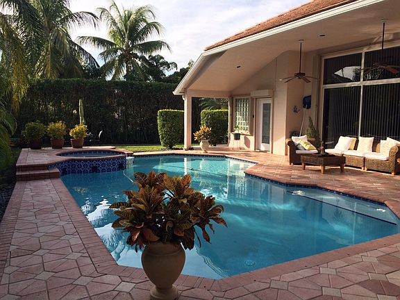 3rd image of 2676 Meadowood Ct