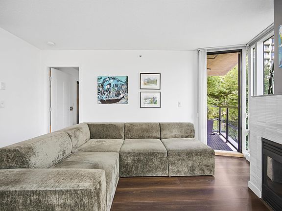 3rd image of 1003 Burnaby St #208