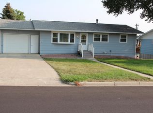 938 E 10th St, Winner, SD 57580