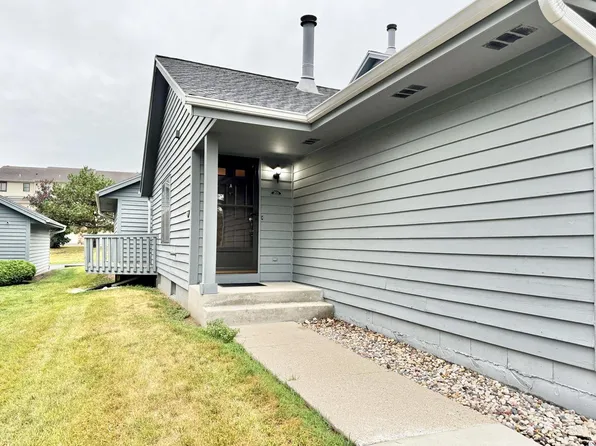 385 Lexington COURT #A, Pewaukee, WI 53072