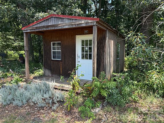 5th image of 121 Brady Circle Rd