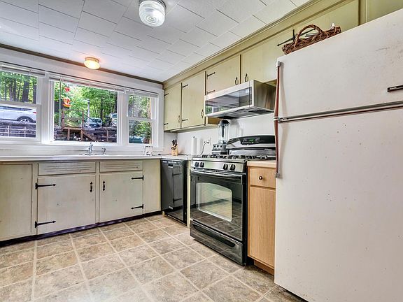 4th image of 468 Cedar Drive