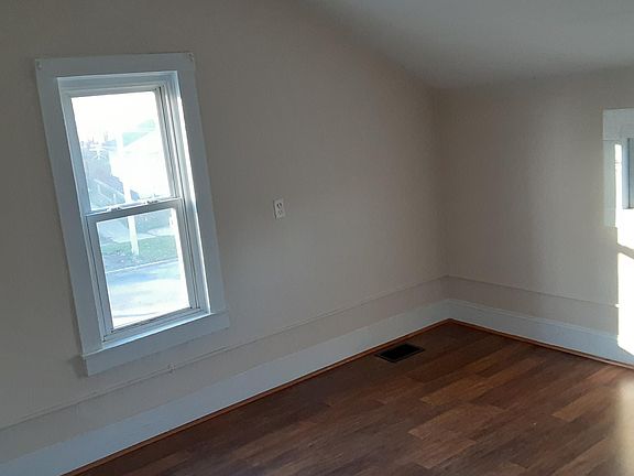 4th image of 26 Thomas St APT B