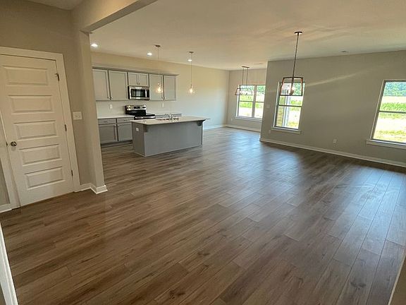 4th image of 121 Flintlock Way
