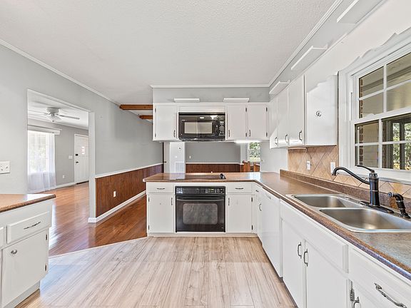 4th image of 1332 Coliseum Ave SW