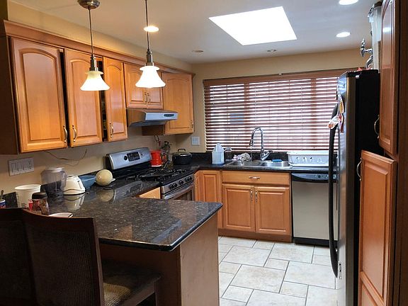 3rd image of 1075 Starlite Dr