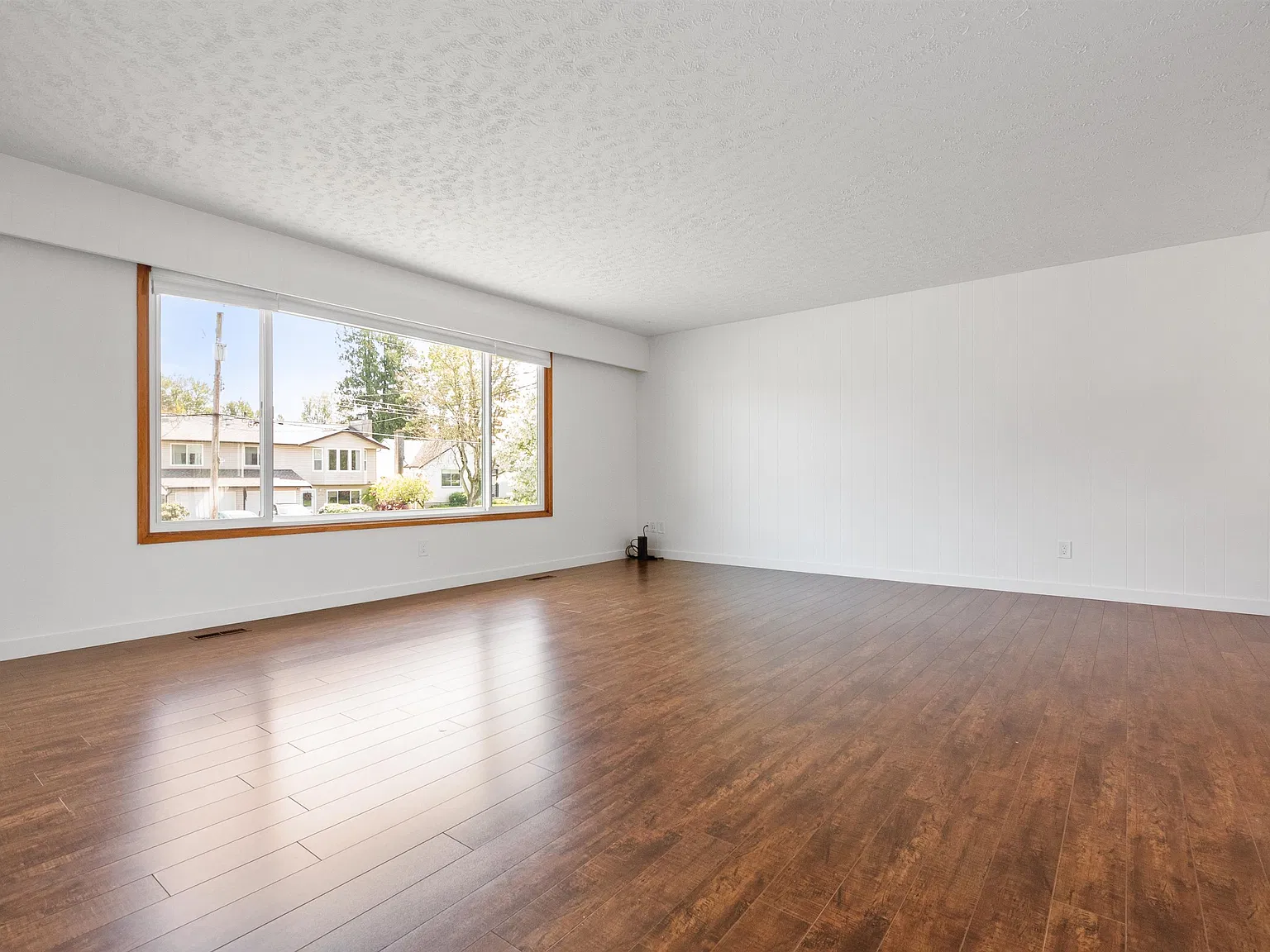 4 bed, 2400 sqft, $3,000 — Photo 4