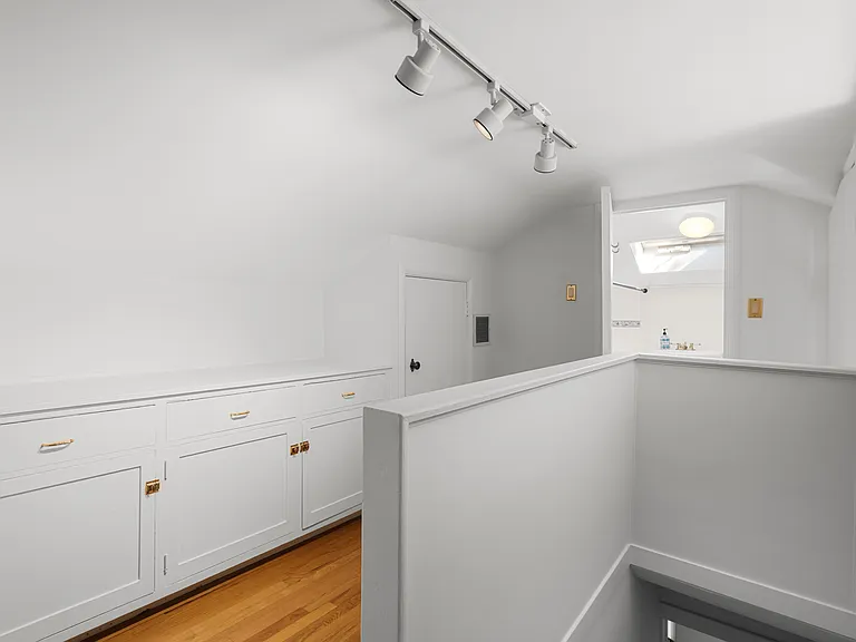 25 Crescent Bluff Ave — Photo 8
