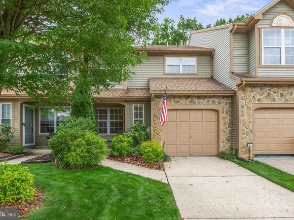 36 Kettlebrook Dr, Mount Laurel, NJ 08054