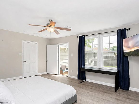 Bedroom Suite#2 with outdoor access