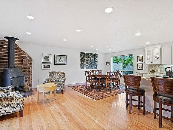 Living Room/Dining Room