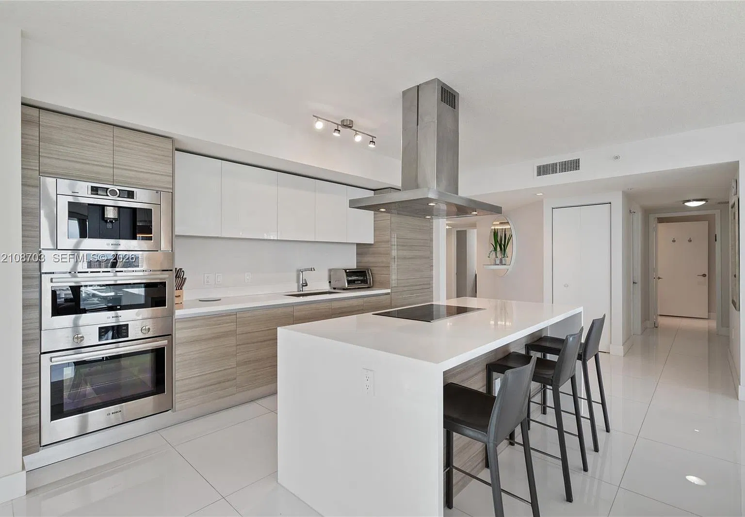 Parque Towers Condo — Photo 4