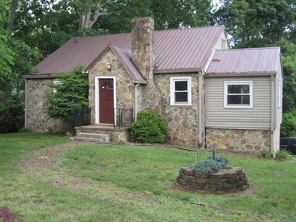 2nd image of 319 Highland View Dr