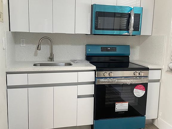 3rd image of 3050 W Flagler St APT 3
