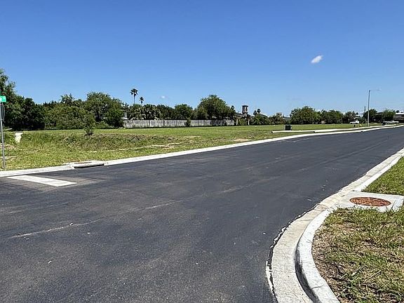 3rd image of 1114 Julio Ln